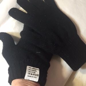 Knitted gloves. Italian.